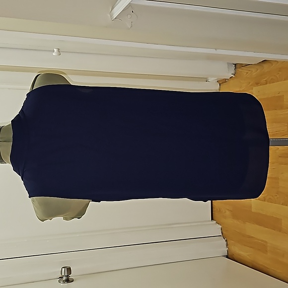 🔥Bundle. 2 Vince Camuto sleeveless v-neck blouses with inverted front. Sz S - Picture 4 of 9